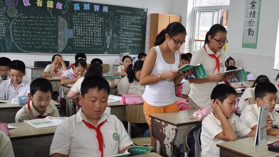 Stefanie Maier hat ihre Oma in China besucht. Bei der Gelegenheit ist sie eine Woche auf eine chinesische Grundschule gegangen.