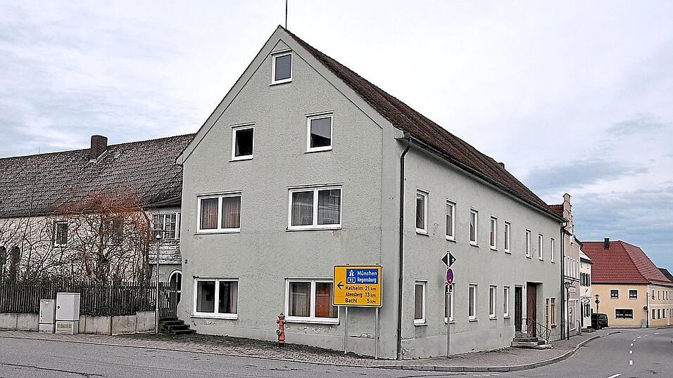 Eine Projektgesellschaft hat einen Antrag gestellt, um das Gebäude an der Hauptstraße umzubauen.