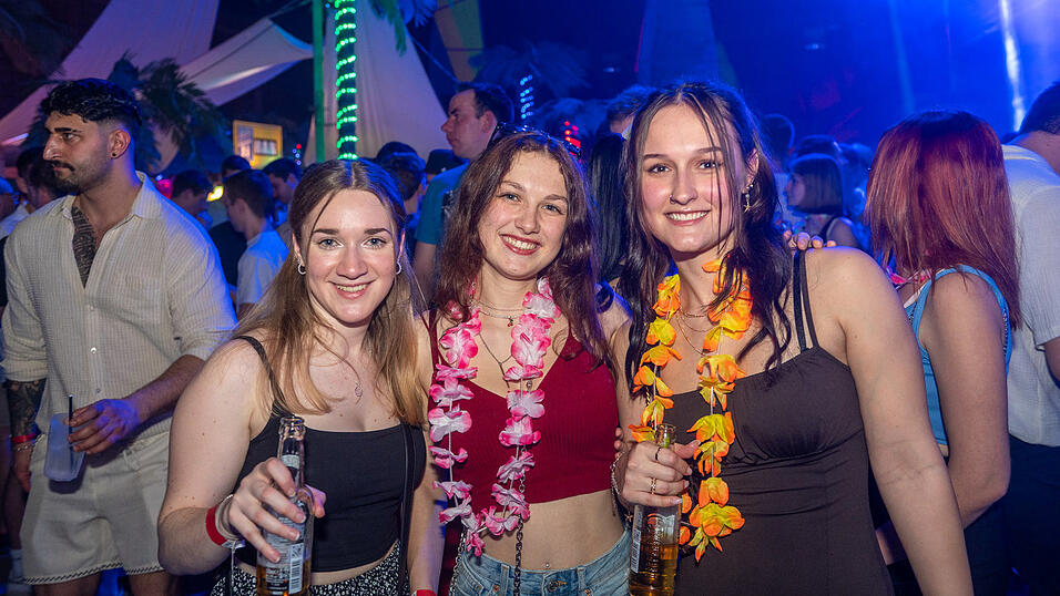 Die besten Bilder vom Samstag zeigen Tanzen und jede Menge Spaß. Die besten Bilder vom Samstag zeigen Tanzen und jede Menge Spaß.