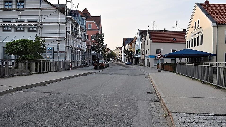 Nach den Arbeiten am Kreisverkehr folgt die Hauptstraße. Nach den Arbeiten am Kreisverkehr folgt die Hauptstraße.