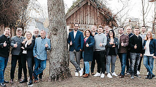 Die Bewerber der CSU und der Unabh&auml;ngigen W&auml;hler mit B&uuml;rgermeisterkandidat Mario D&ouml;rfler (Sechster von links).