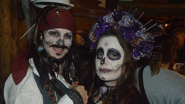 Captain Jack Sparrow hat auch vor solchen grusligen Gestalten keine Angst. Captain Jack Sparrow hat auch vor solchen grusligen Gestalten keine Angst.