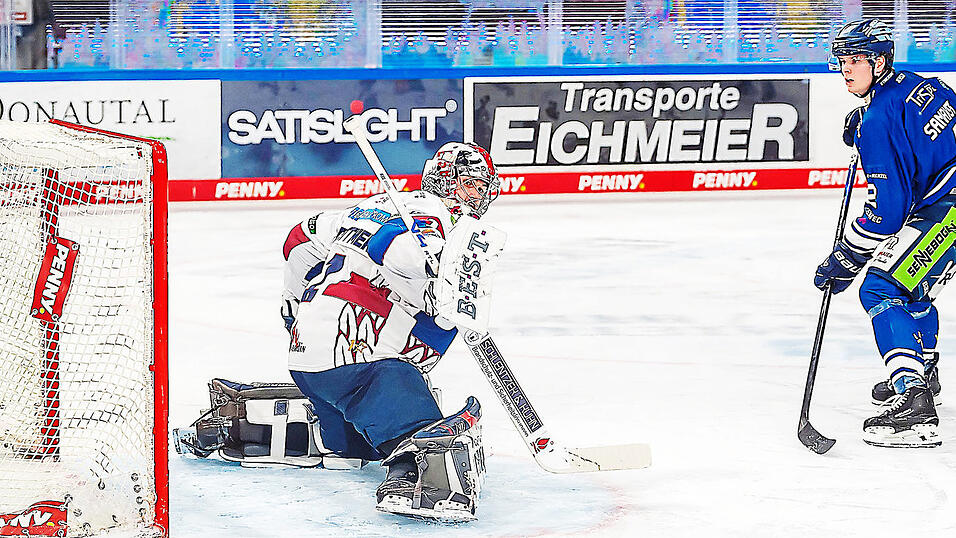 Josh Samanski eröffnete am Mittwochabend den Torreigen im zweiten Viertelfinalspiel gegen die Eisbären Berlin und deren Goalie Jonas Stettmer. Am Ende unterlagen die Niederbayern dem Favoriten aus der Hauptstadt trotz sehr starker Leistung unglücklich mit 2:4. Josh Samanski eröffnete am Mittwochabend den Torreigen im zweiten Viertelfinalspiel gegen die Eisbären Berlin und deren Goalie Jonas Stettmer. Am Ende unterlagen die Niederbayern dem Favoriten aus der Hauptstadt trotz sehr starker Leistung unglücklich mit 2:4.