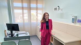 Tereza Nespor in einem ihrer neuen Behandlungsr&auml;ume an der Ergoldinger Industriestra&szlig;e