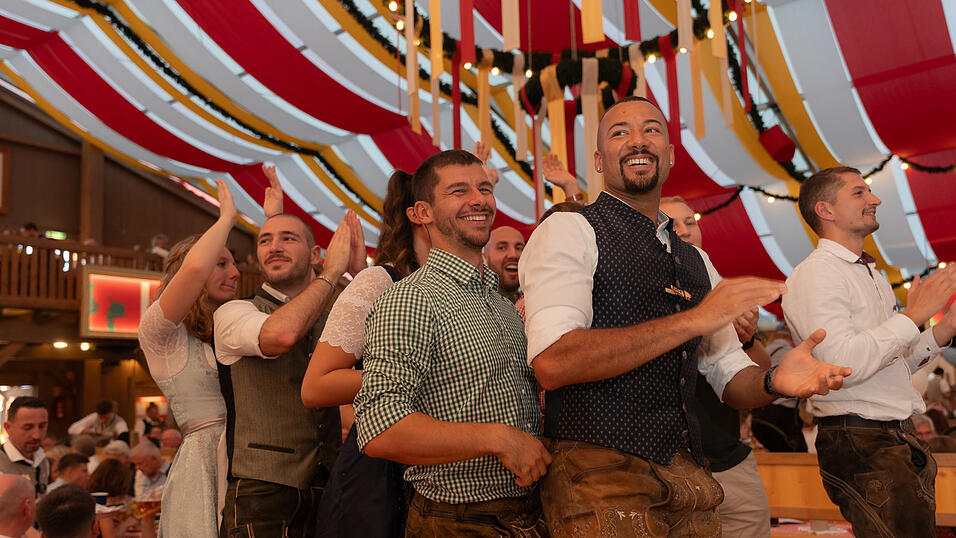 Die Partybilder vom Freitag, 11. August 2023, aus dem Festzelt Krönner. Die Partybilder vom Freitag, 11. August 2023, aus dem Festzelt Krönner.