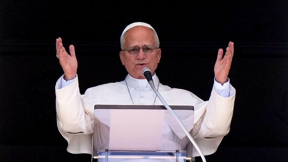 Dem an Lungenkrebs erkrankten Papst wurde vorsorglich ein Stück der Lunge entfernt. Dem an Lungenkrebs erkrankten Papst wurde vorsorglich ein Stück der Lunge entfernt.