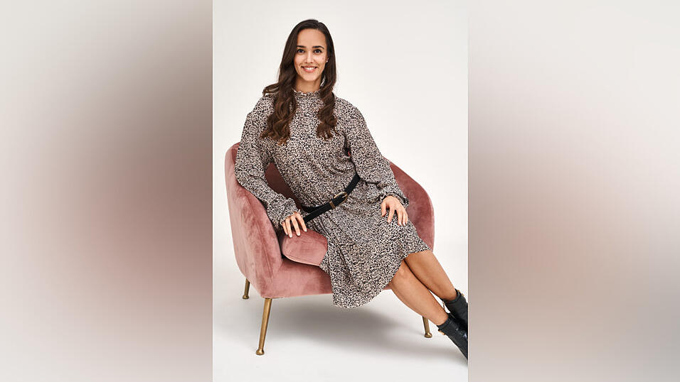 Robin-Jessica Sanzo vertritt das Saarland. Sie wurde schon 2010 zur Miss Saarland gewählt. 'Damals war ich keineswegs so selbstbewusst und reflektiert wie heute', sagt sie. Heute fühlt sie sich bereit für den Titel 'Miss Germany'. Robin-Jessica Sanzo vertritt das Saarland. Sie wurde schon 2010 zur Miss Saarland gewählt. 'Damals war ich keineswegs so selbstbewusst und reflektiert wie heute', sagt sie. Heute fühlt sie sich bereit für den Titel 'Miss Germany'.