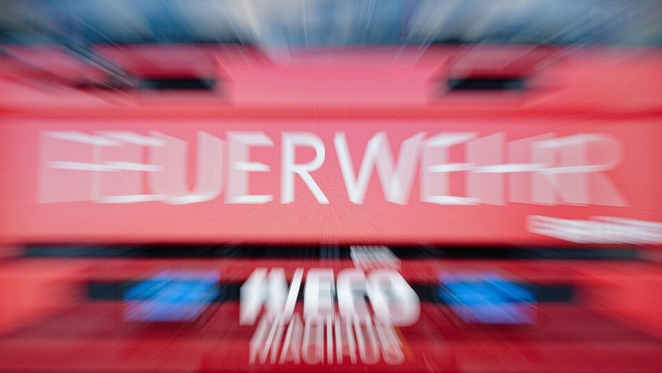Der Mann musste mit schwersten Brandverletzungen ins Klinikum gebracht werden. (Symbolbild)