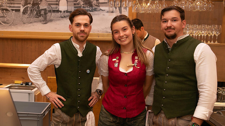 Die Partybilder vom Sonntag, 10. August, aus dem Festzelt Krönner. Die Partybilder vom Sonntag, 10. August, aus dem Festzelt Krönner.