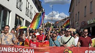 Eine bunte Parade zieht am Sonntag durch Zwiesel.