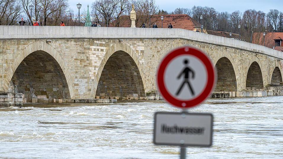 Das Wasserwirtschaftsamt geht von einem nat&uuml;rlichen Ph&auml;nomen aus. (Symbolbild)
