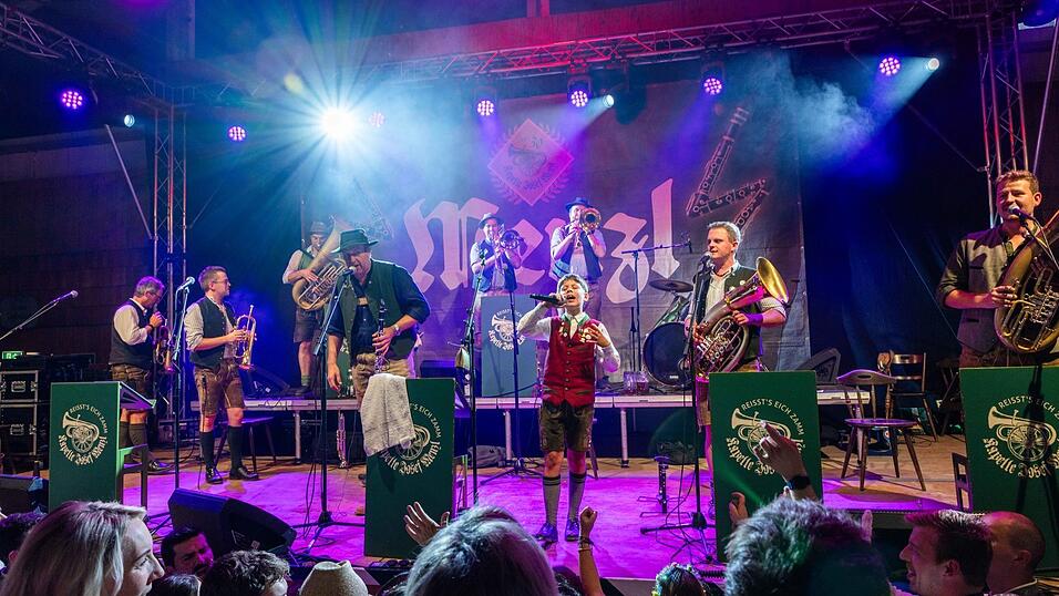Die Partybilder vom Sonntag, 16. August, aus dem Festzelt Weckmann. Die Partybilder vom Sonntag, 16. August, aus dem Festzelt Weckmann.