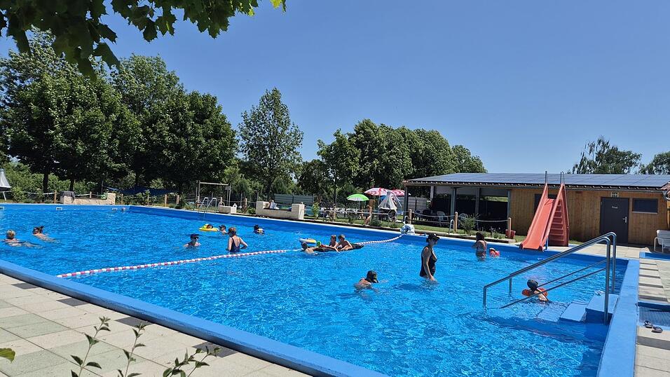 Freibad statt Schule: Es bleibt eine Kinderheitserinnerung heutiger Eltern. Spontanes Hitzefrei gibt es nicht mehr so wie früher. Freibad statt Schule: Es bleibt eine Kinderheitserinnerung heutiger Eltern. Spontanes Hitzefrei gibt es nicht mehr so wie früher.
