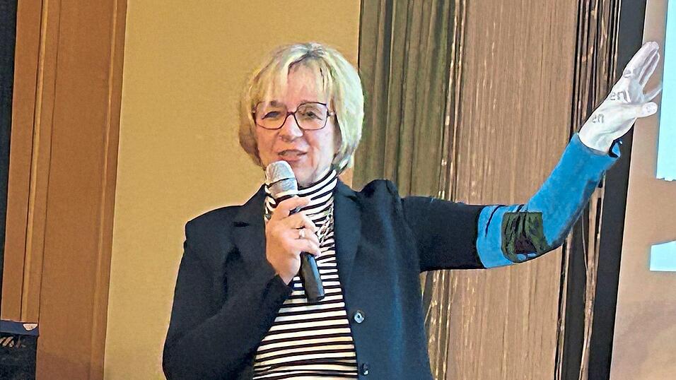 Bürgermeister Jutta Staudinger ging auf das politische und gesellschaftliche Geschehen ein. Bürgermeister Jutta Staudinger ging auf das politische und gesellschaftliche Geschehen ein.