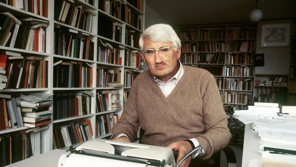 J&uuml;rgen Habermas 1981 in seinem Haus in Starnberg. (Archivbild)
