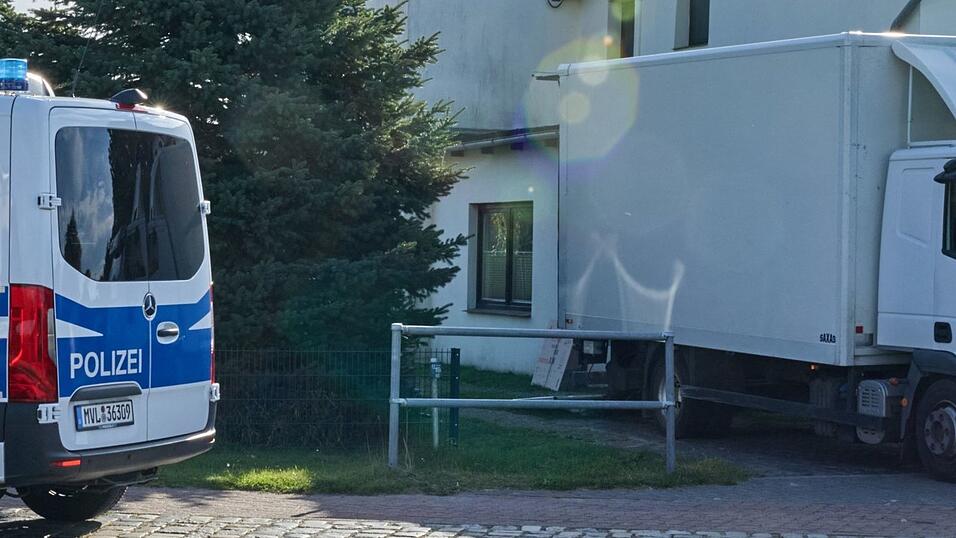 Durchsuchungen gab es nicht nur in Mecklenburg-Vorpommern. Auch andere Bundesländer sowie das europäische Ausland waren betroffen. Durchsuchungen gab es nicht nur in Mecklenburg-Vorpommern. Auch andere Bundesländer sowie das europäische Ausland waren betroffen.