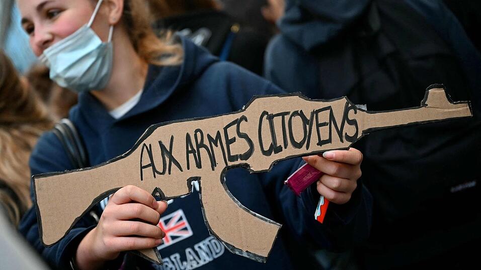 W&auml;hrend der Sch&uuml;lerproteste wurden etliche Einsatzkr&auml;fte und Sch&uuml;ler verletzt. (Archivbild)