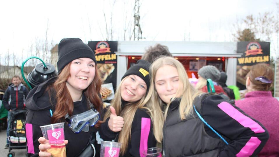 Viele Faschings-Fans haben sich am Samstag den Umzug in Langenbach angesehen. Viele Faschings-Fans haben sich am Samstag den Umzug in Langenbach angesehen.