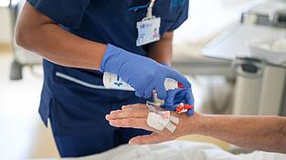 Auch ausl&auml;ndische Frauen arbeiten in Deutschland h&auml;ufig in Engpassberufen. (Archivbild)