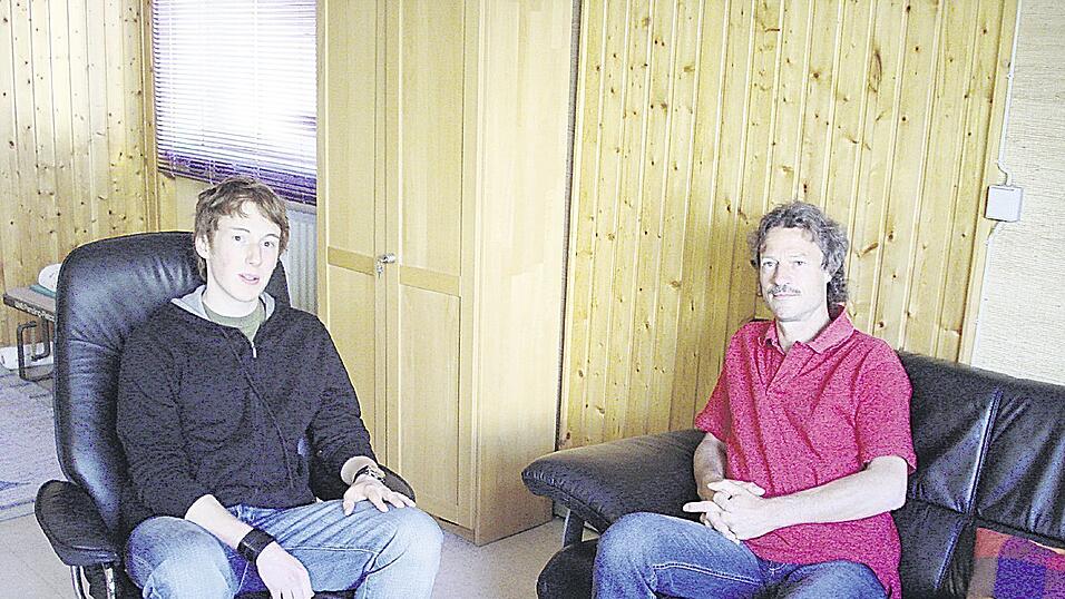 Dr. phil. Adolf Heigl ist psychologischer Psychotherapeut. Er leitet die Caritas Fachambulanz in Straubing. Betroffene können sich gerne unter beratung@suchtambulanz-straubing.de oder 09421-9912-24 näherinformieren. Dr. phil. Adolf Heigl ist psychologischer Psychotherapeut. Er leitet die Caritas Fachambulanz in Straubing. Betroffene können sich gerne unter beratung@suchtambulanz-straubing.de oder 09421-9912-24 näherinformieren.