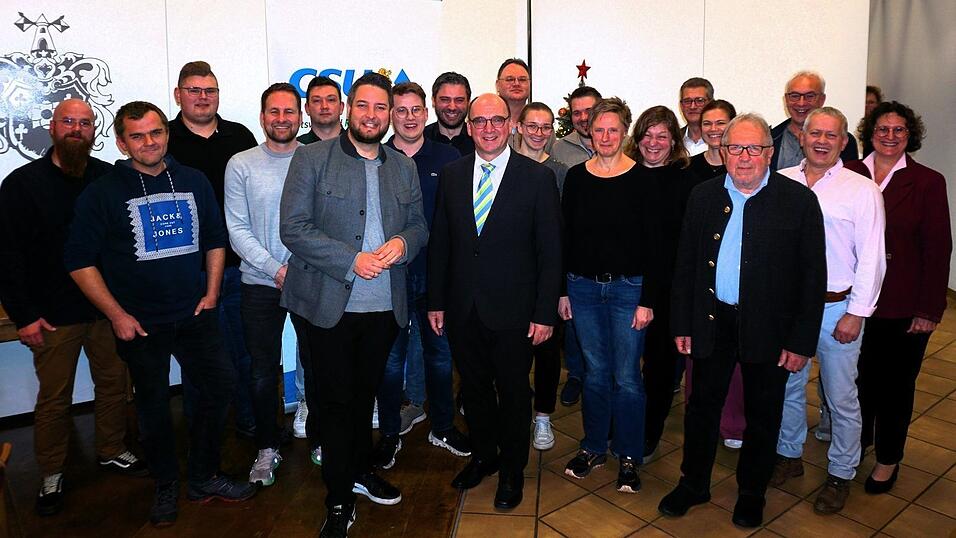 Die CSU-Kandidaten für die Marktgemeinderatswahl mit Martin Huber an der Spitze Die CSU-Kandidaten für die Marktgemeinderatswahl mit Martin Huber an der Spitze