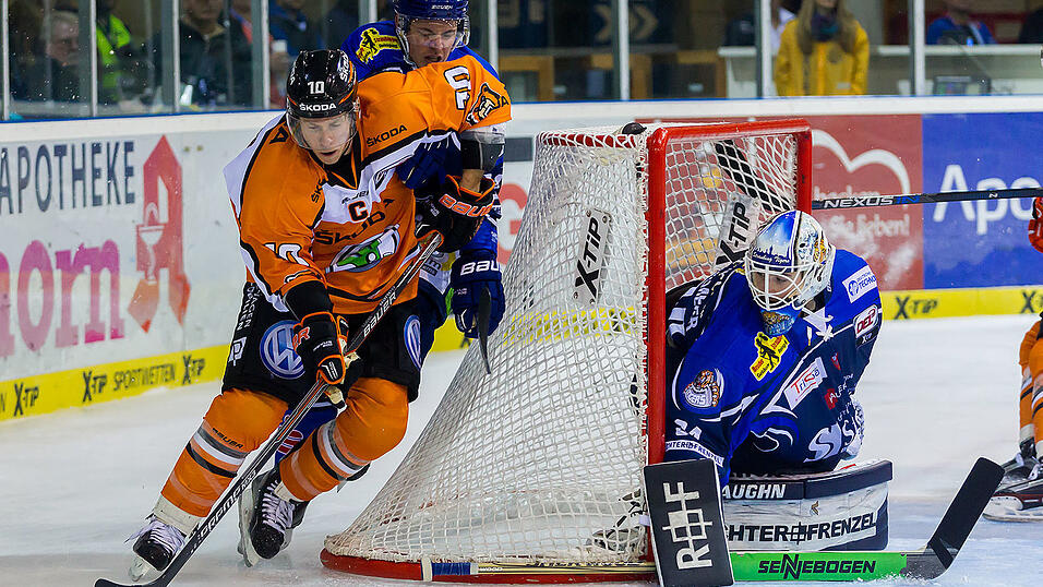 Die Tigers verlieren gegen Wolfsburg mit 2:4. Die Tigers verlieren gegen Wolfsburg mit 2:4.