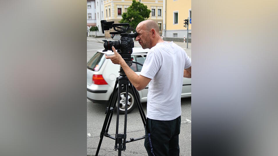 Die Belegschaft der B&auml;ckerei Steinleitner in Straubing durfte sich am Dienstag &uuml;ber den Besuch eines ZDF-Fernsehteams freuen.