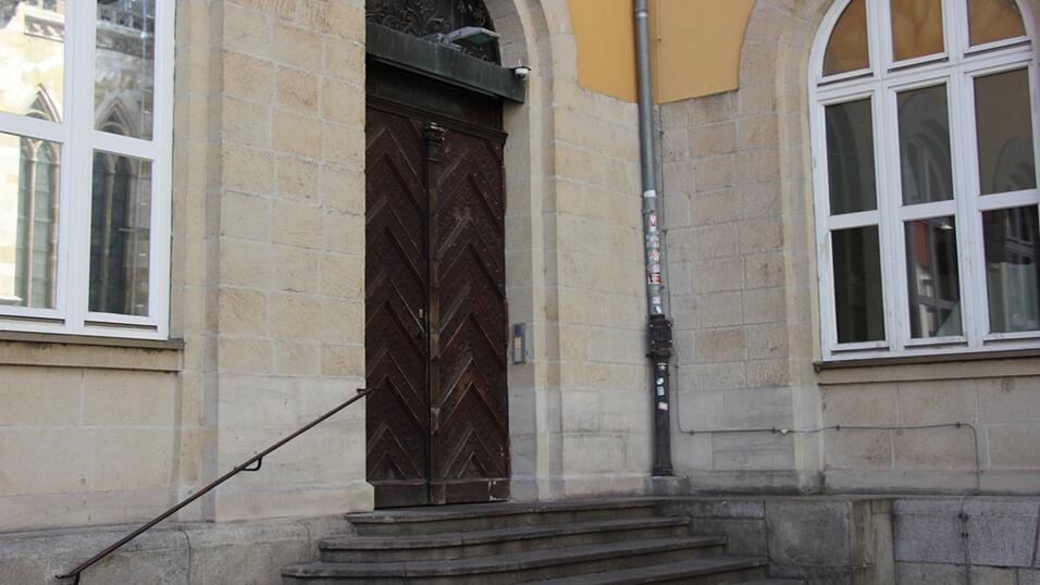 Tagsüber nicht als Club erkennbar: Das – jetzt ehemalige – 'Schimmerlos'. (Archivbild) Tagsüber nicht als Club erkennbar: Das – jetzt ehemalige – 'Schimmerlos'. (Archivbild)
