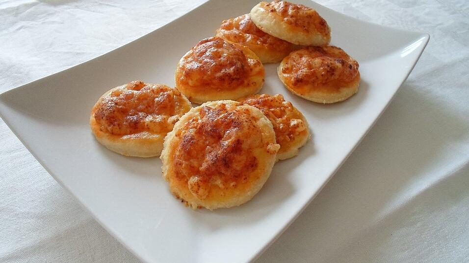 Das Rezept für diese Käsetaler hat Stefanie aus dem Buch 'Jules Welt - Das Glück der handgemachten Dinge'. Das Rezept für diese Käsetaler hat Stefanie aus dem Buch 'Jules Welt - Das Glück der handgemachten Dinge'.