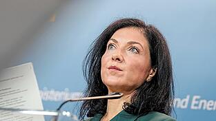 CDU-Wirtschaftsministerin Katherina Reiche spricht sich mit Blick auf hohe Kosten für einen Kurswechsel bei der Energiewende aus.