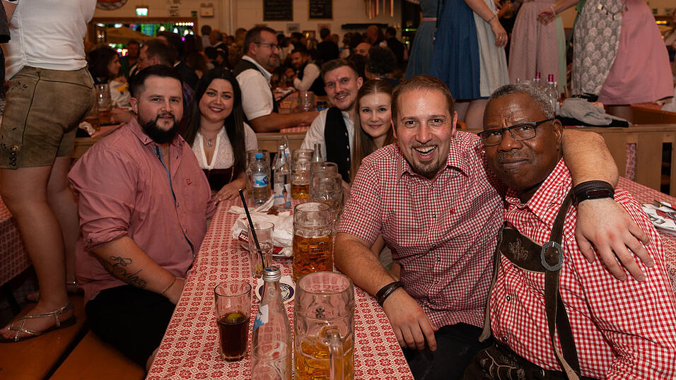 Die Partybilder vom Samstag, 12. August 2023, aus dem Festzelt Greindl. Die Partybilder vom Samstag, 12. August 2023, aus dem Festzelt Greindl.