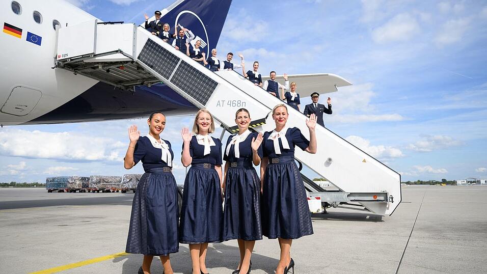 Auf ausgewählten Flügen trägt die Trachtencrew der Lufthansa ihre neuen Outfits. Auf ausgewählten Flügen trägt die Trachtencrew der Lufthansa ihre neuen Outfits.