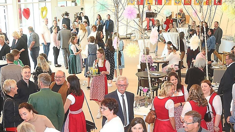 Viele interessierte Besucher waren zum gemeinsamen Schulfest und Tag der offenen Tür gekommen.