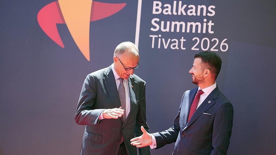 Montenegros Präsident Jakov Milatovic (r) kann darauf hoffen, dass sein Land bald der EU beitreten kann. Kanzler Merz ist für eine zügige EU-Erweiterung offen. Montenegros Präsident Jakov Milatovic (r) kann darauf hoffen, dass sein Land bald der EU beitreten kann. Kanzler Merz ist für eine zügige EU-Erweiterung offen.