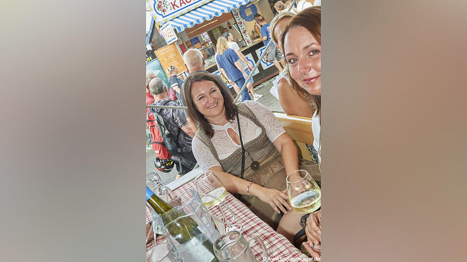 Die Partybilder vom Montag, 10. August, aus dem Festzelt Lechner. Die Partybilder vom Montag, 10. August, aus dem Festzelt Lechner.