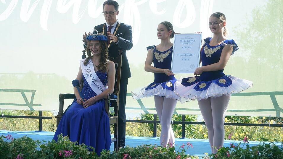 Rahel I wurde von Oberb&uuml;rgermeister Dr. Christian Moser gekr&ouml;nt und das Zepter &uuml;berreicht.