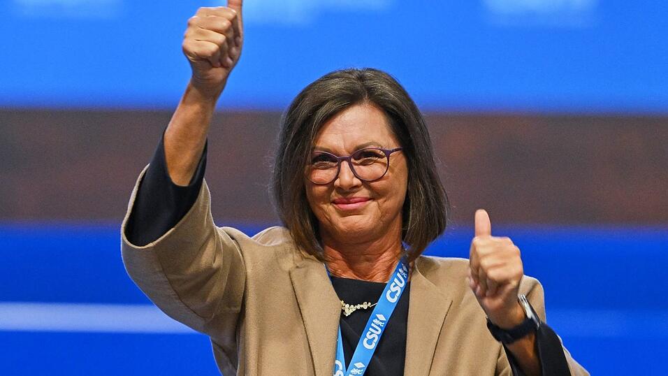 Gerührt und froh reagierte Ilse Aigner auf dem Parteitag auf den großen Rückhalt. Die 61-Jährige wird derzeit als Kandidatin der Union für das Amt des Bundespräsidenten gehandelt. Gerührt und froh reagierte Ilse Aigner auf dem Parteitag auf den großen Rückhalt. Die 61-Jährige wird derzeit als Kandidatin der Union für das Amt des Bundespräsidenten gehandelt.