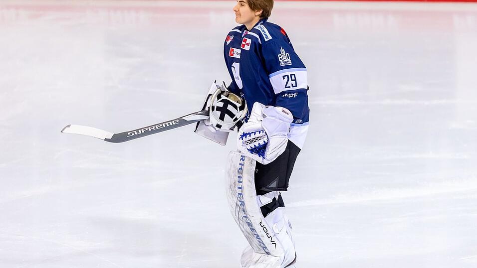 HAT NOCH VERTRAG: Philipp Dietl hat laut Informationen unserer Mediengruppe auch kommende Saison noch Vertrag bei den Straubing Tigers. Der 17-j&auml;hrige soll zusammen mit Florian Bugl die Back-Up-Rolle in der G&auml;ubodenstadt &uuml;bernehmen und zudem bei Kooperationspartner Landshut zu Eins&auml;tzen kommen.