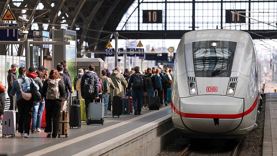 F&uuml;r den Fernverkehr der Bahn gibt es eine neue Fahrscheinvariante. (Symbolbild)