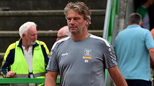 Wolfgang Kammerl übernahm zum Saisonbeginn das Traineramt in Deggendorf, soll aber keinen Draht zur Mannschaft gefunden haben. Wolfgang Kammerl übernahm zum Saisonbeginn das Traineramt in Deggendorf, soll aber keinen Draht zur Mannschaft gefunden haben.