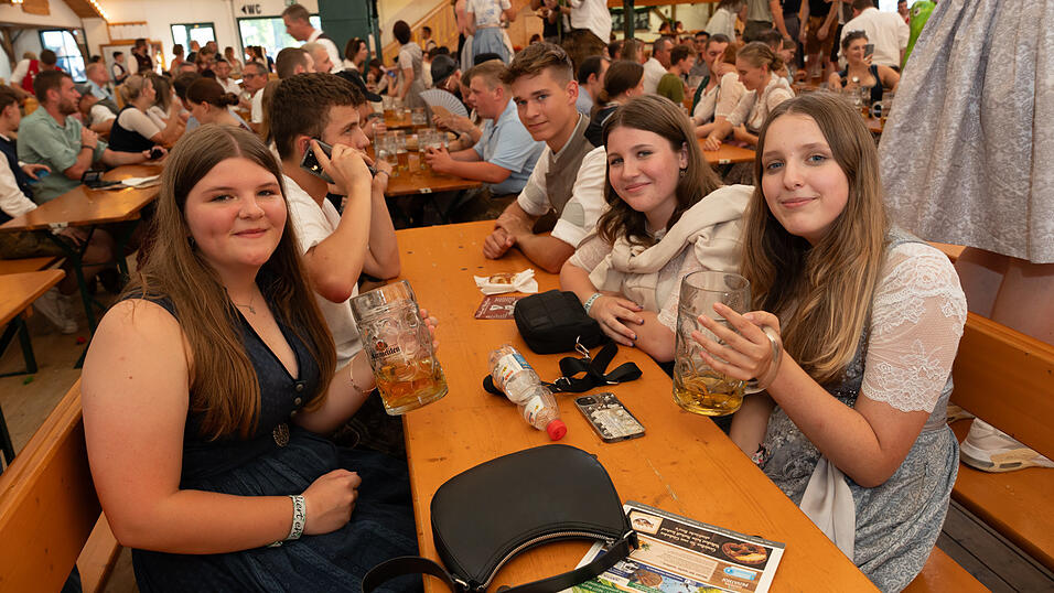 Die Partybilder vom Sonntag, 11. August 2024, aus dem Festzelt Nothaft. Die Partybilder vom Sonntag, 11. August 2024, aus dem Festzelt Nothaft.