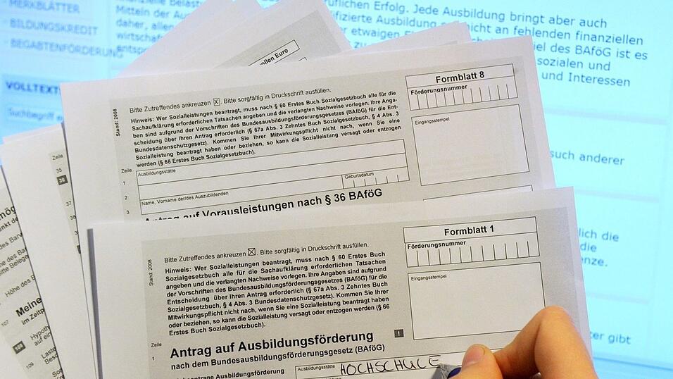Die Zahl der Bafög-Empfänger in Bayern ist in den vergangenen zehn Jahren deutlich gesunken (Archivbild). Die Zahl der Bafög-Empfänger in Bayern ist in den vergangenen zehn Jahren deutlich gesunken (Archivbild).
