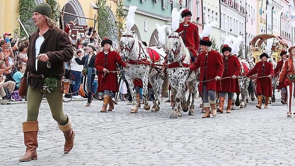 Auch beim dritten Hochzeitszug werden die Mitwirkenden ins Schwitzen kommen.
