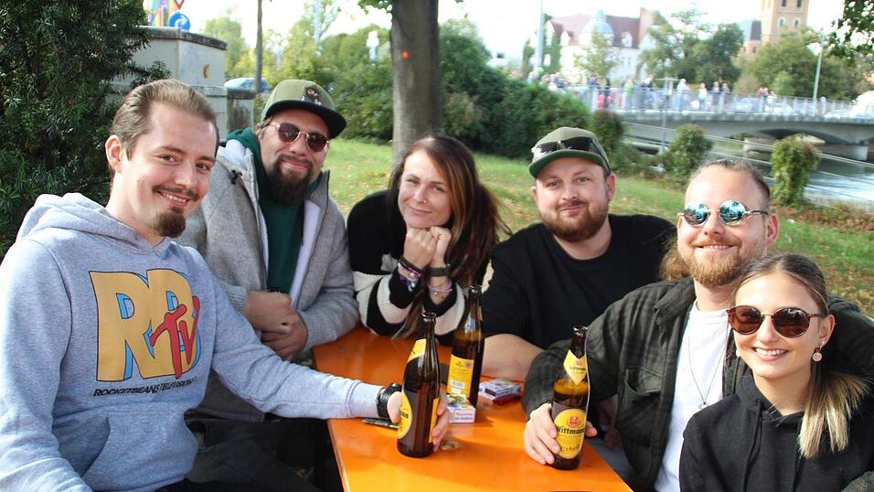 Viele Zuschauer waren beim Landshuter Entenrennen.