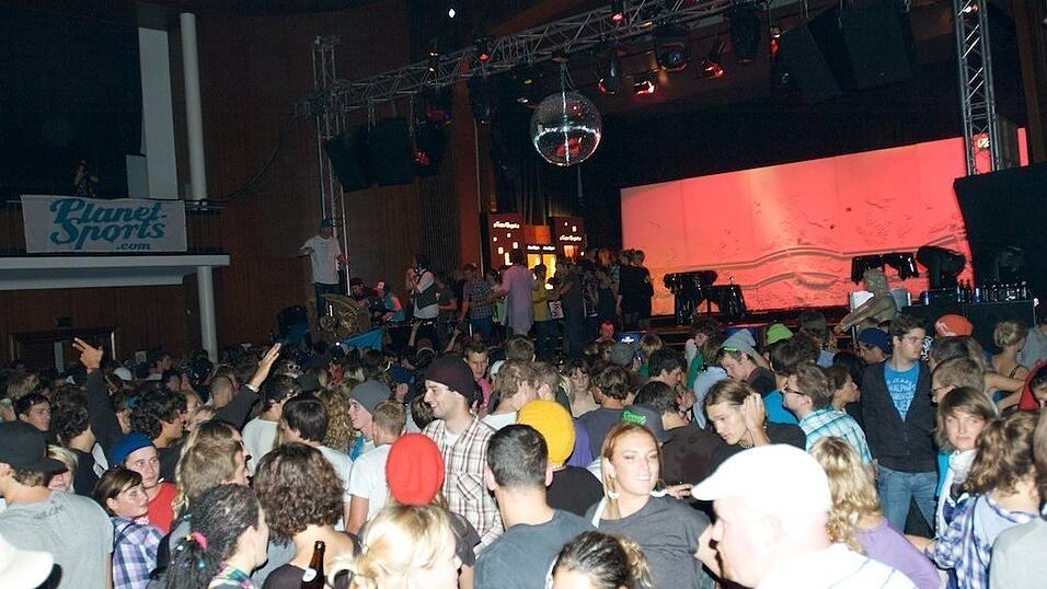 Rund 4000 Boarderfreunde feierten bei der Weltpremiere des neuesten Films von Isenseven, 'Let's go get lost' in M&uuml;nchen.