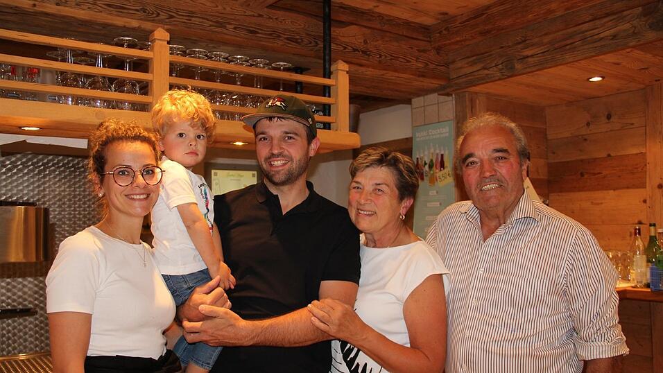 Die Nachfahren von Xaver Hagn mit Ehefrauen, v. l. Barbara, Emil, Stefan, Brigitte und Alois Hagn.