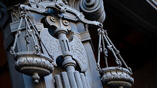 Prozessbegleitung soll es f&uuml;r alle Opfer schwerer Straftaten geben. (Symbolbild)