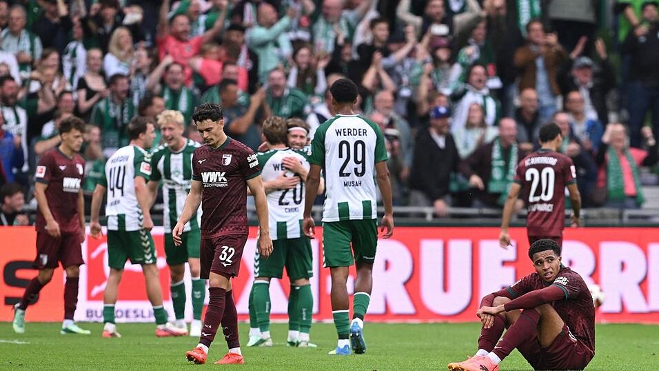 Bremer Jubel, Augsburger Frust: Nach einer 2:0-Führung verlor der FCA gegen Werder noch mit 2:3. Bremer Jubel, Augsburger Frust: Nach einer 2:0-Führung verlor der FCA gegen Werder noch mit 2:3.