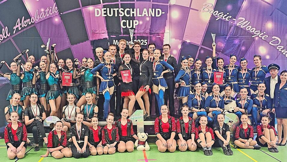 Die Obertrübenbacher Rock’n’Roller freuen sich über ihre Top-Platzierungen beim Deutschlandcup in Mering. Die Obertrübenbacher Rock’n’Roller freuen sich über ihre Top-Platzierungen beim Deutschlandcup in Mering.