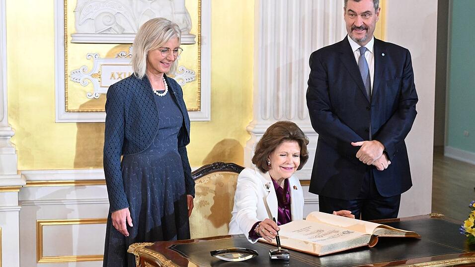 Sie trug sich ins G&auml;stebuch der Staatsregierung ein.